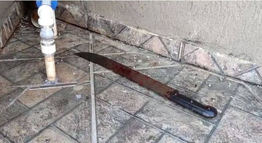 Homem invade casa com facão e ameaça duas mulheres em Bonito