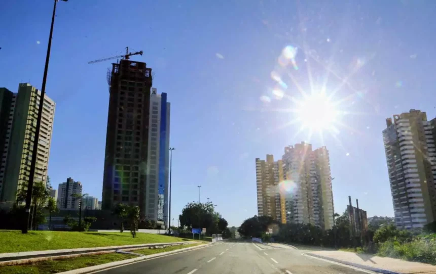 MS tem dia de sol forte e calor de até 33°C nesta quinta