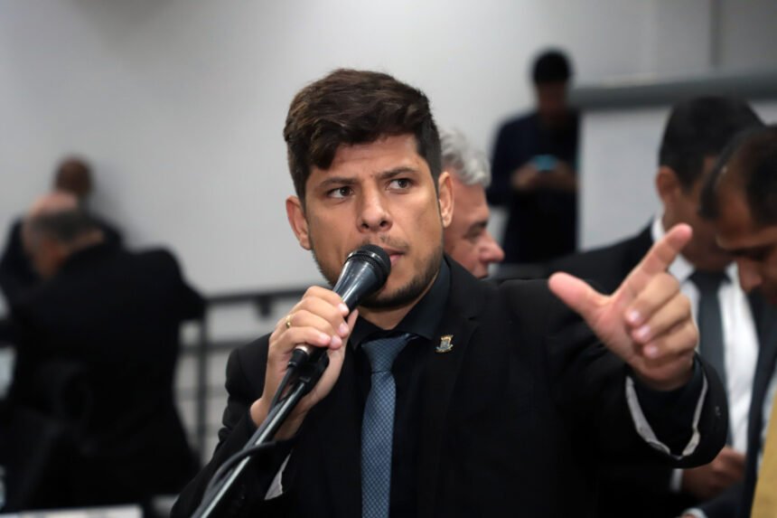 TJ condena Tiago Vargas a pagar R$ 40 mil por ataques ofensivos a ex-governador Reinaldo Azambuja