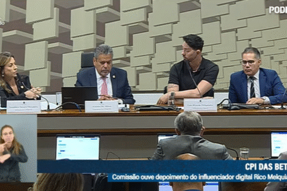 Rico Melquiades debocha durante CPI das Bets, joga ao vivo e diz que não tem responsabilidade pelo que seguidores fazem