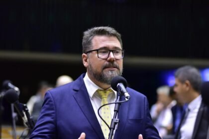 Polêmica em MS: Disciplina de tiro nas escolas? Proposta de Deputado do PL choca educadores e gera debate sobre violência e educação