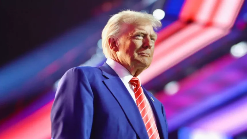 Trump publica decreto que proíbe entrada de estudantes estrangeiros admitidos em Harvard