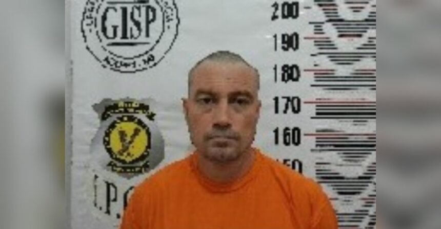 Fuga audaciosa: condenado por estupro escapa pela porta da frente de presídio em Campo Grande